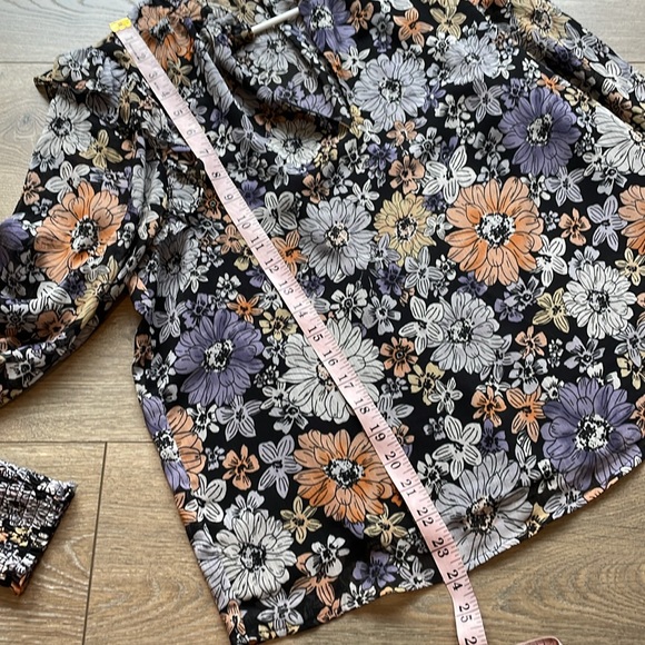 BB Dakota Floral Me Not Top - Picture 12 of 13